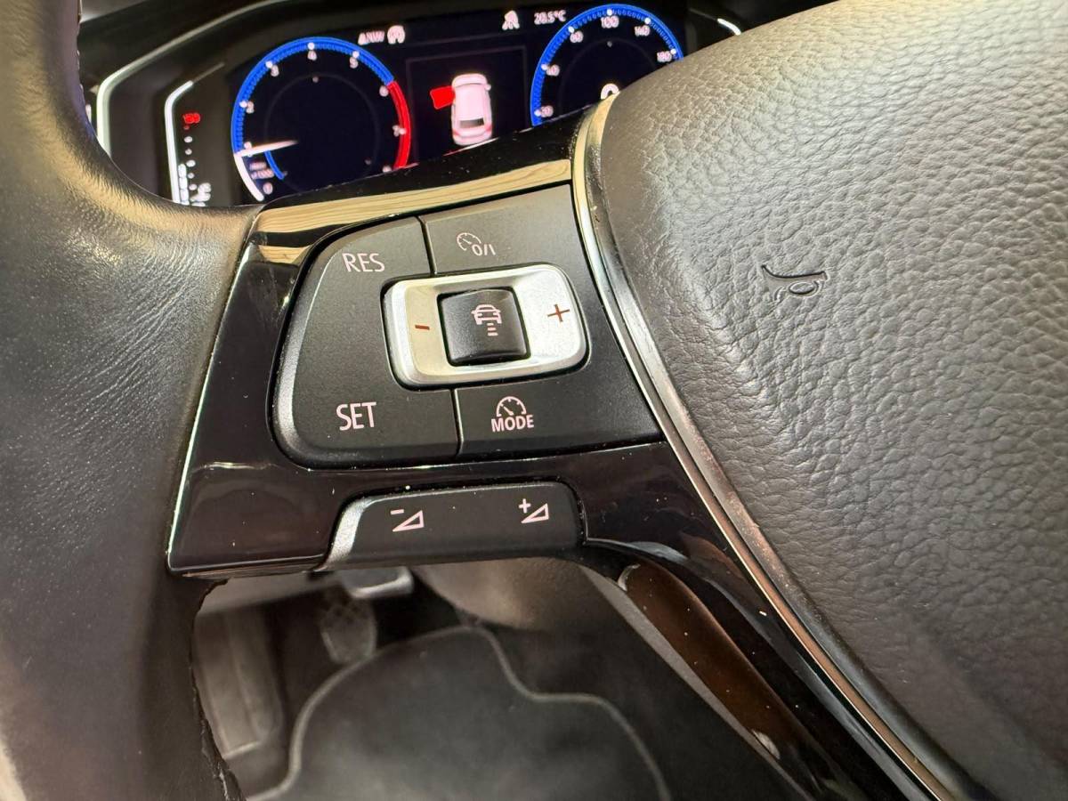Volkswagen Polo Volkswagen Polo 1.0 TSI Highline R-line Apple CarPlay/Android Auto | Achteruitrijcamera | Adaptieve cruise control | Climate control | DAB ontvanger | Digitale cockpit | Getint glas | Stoelverwarming | Parkeersensoren voor en achter