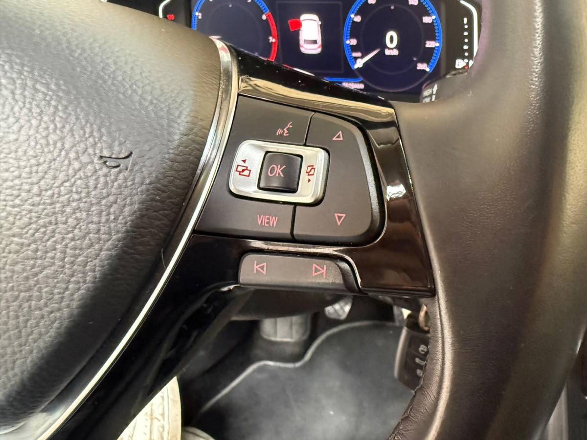 Volkswagen Polo Volkswagen Polo 1.0 TSI Highline R-line Apple CarPlay/Android Auto | Achteruitrijcamera | Adaptieve cruise control | Climate control | DAB ontvanger | Digitale cockpit | Getint glas | Stoelverwarming | Parkeersensoren voor en achter