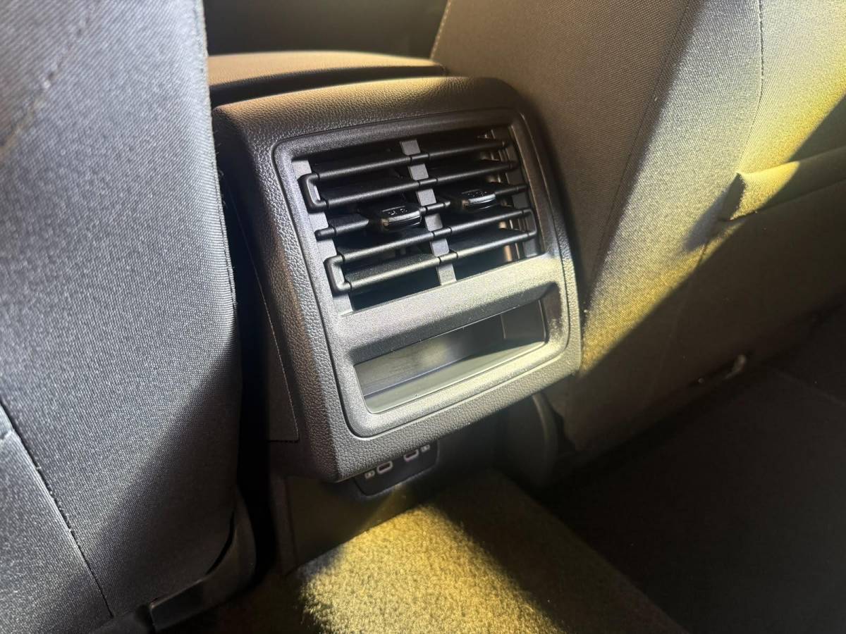 Volkswagen Golf Volkswagen Golf Variant 1.0 TSI Life Achteruitrijcamera | Apple CarPlay/Android Auto | Adaptieve cruise control | Climate control | LED verlichting | Navigatiesysteem | Parkeersensoren voor en achter