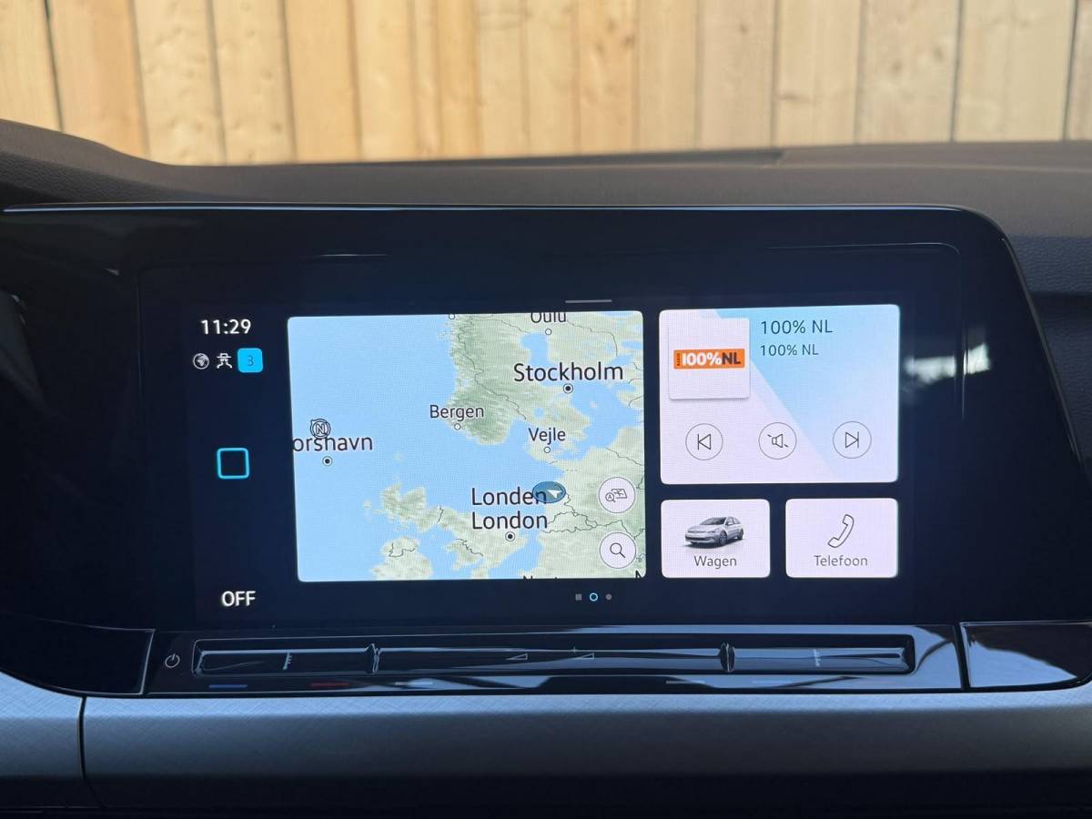 Volkswagen Golf Volkswagen Golf Variant 1.0 TSI Life Achteruitrijcamera | Apple CarPlay/Android Auto | Adaptieve cruise control | Climate control | LED verlichting | Navigatiesysteem | Parkeersensoren voor en achter