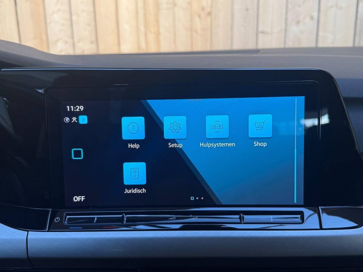 Volkswagen Golf Volkswagen Golf Variant 1.0 TSI Life Achteruitrijcamera | Apple CarPlay/Android Auto | Adaptieve cruise control | Climate control | LED verlichting | Navigatiesysteem | Parkeersensoren voor en achter