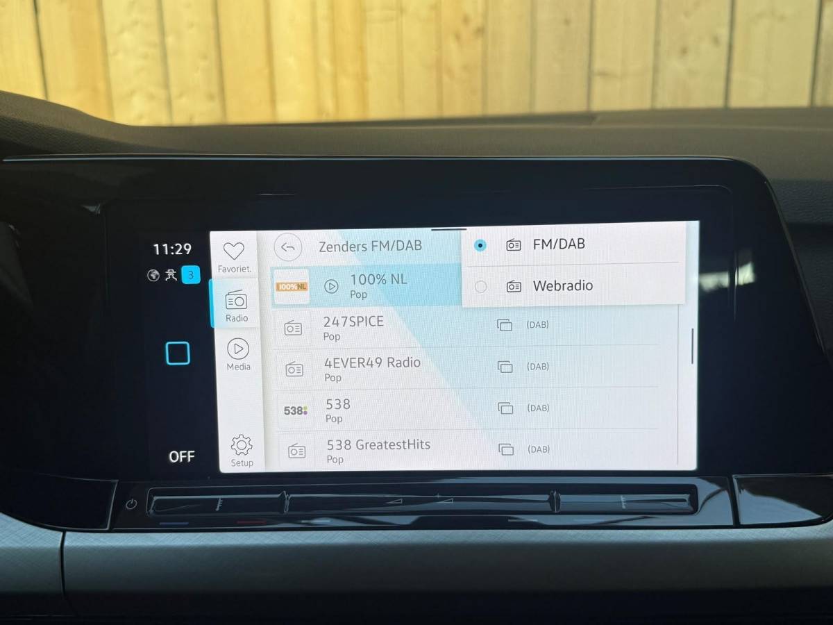 Volkswagen Golf Volkswagen Golf Variant 1.0 TSI Life Achteruitrijcamera | Apple CarPlay/Android Auto | Adaptieve cruise control | Climate control | LED verlichting | Navigatiesysteem | Parkeersensoren voor en achter