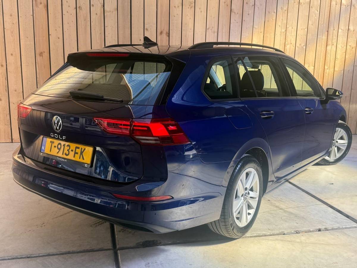 Volkswagen Golf Volkswagen Golf Variant 1.0 TSI Life Achteruitrijcamera | Apple CarPlay/Android Auto | Adaptieve cruise control | Climate control | LED verlichting | Navigatiesysteem | Parkeersensoren voor en achter