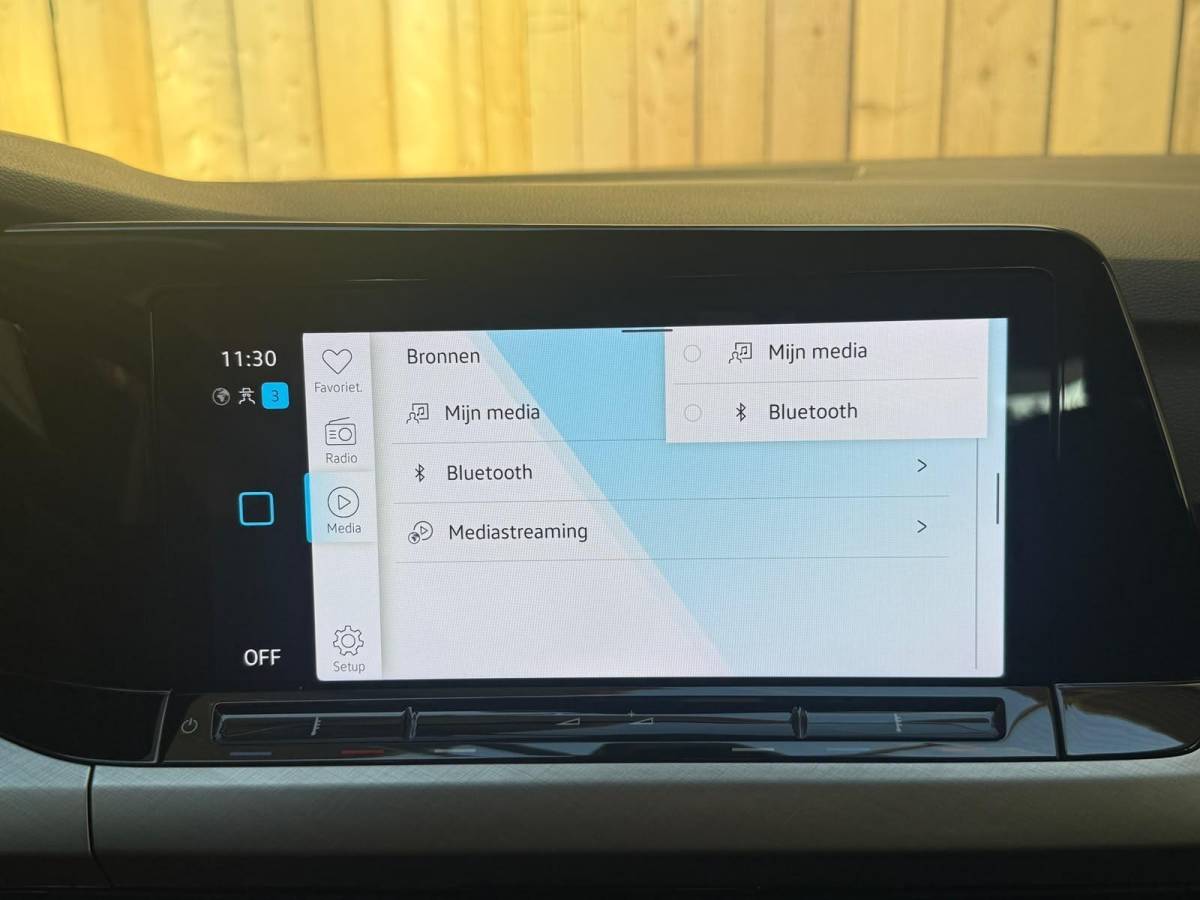 Volkswagen Golf Volkswagen Golf Variant 1.0 TSI Life Achteruitrijcamera | Apple CarPlay/Android Auto | Adaptieve cruise control | Climate control | LED verlichting | Navigatiesysteem | Parkeersensoren voor en achter