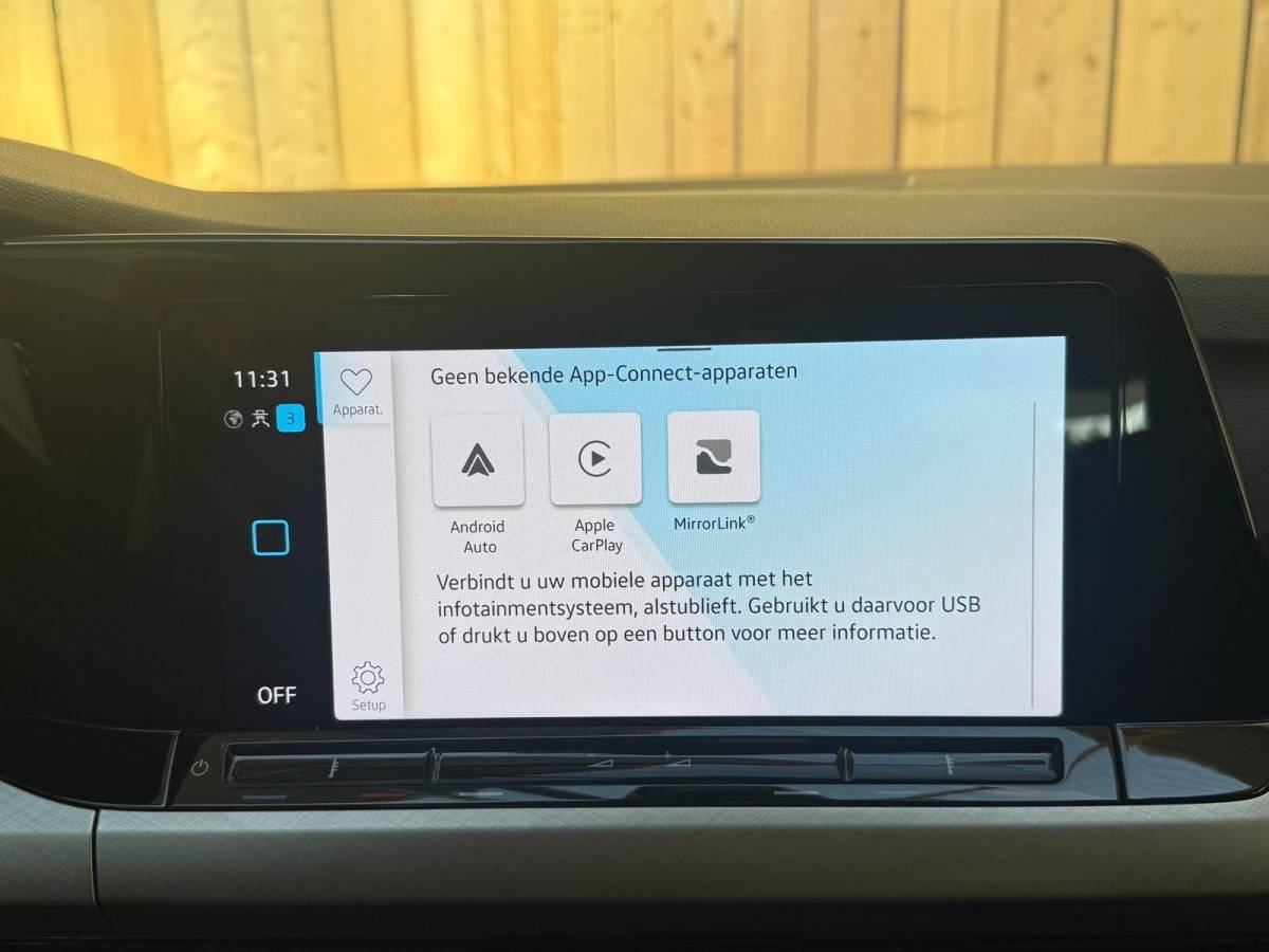 Volkswagen Golf Volkswagen Golf Variant 1.0 TSI Life Achteruitrijcamera | Apple CarPlay/Android Auto | Adaptieve cruise control | Climate control | LED verlichting | Navigatiesysteem | Parkeersensoren voor en achter