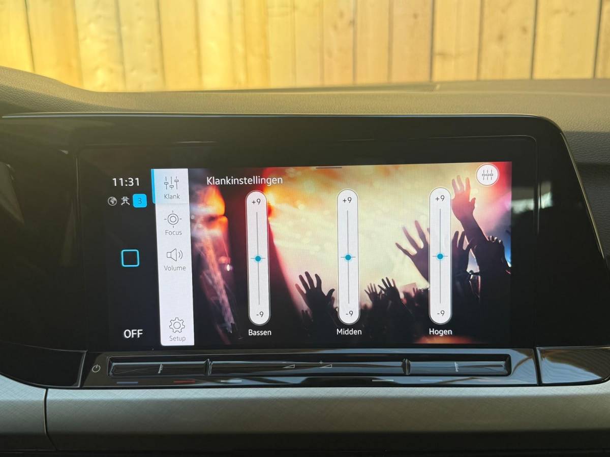 Volkswagen Golf Volkswagen Golf Variant 1.0 TSI Life Achteruitrijcamera | Apple CarPlay/Android Auto | Adaptieve cruise control | Climate control | LED verlichting | Navigatiesysteem | Parkeersensoren voor en achter
