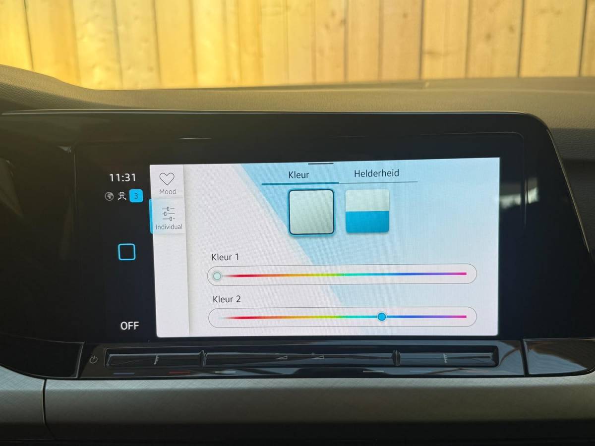 Volkswagen Golf Volkswagen Golf Variant 1.0 TSI Life Achteruitrijcamera | Apple CarPlay/Android Auto | Adaptieve cruise control | Climate control | LED verlichting | Navigatiesysteem | Parkeersensoren voor en achter