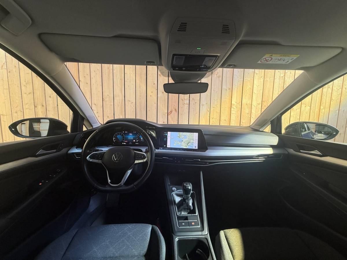 Volkswagen Golf Volkswagen Golf Variant 1.0 TSI Life Achteruitrijcamera | Apple CarPlay/Android Auto | Adaptieve cruise control | Climate control | LED verlichting | Navigatiesysteem | Parkeersensoren voor en achter