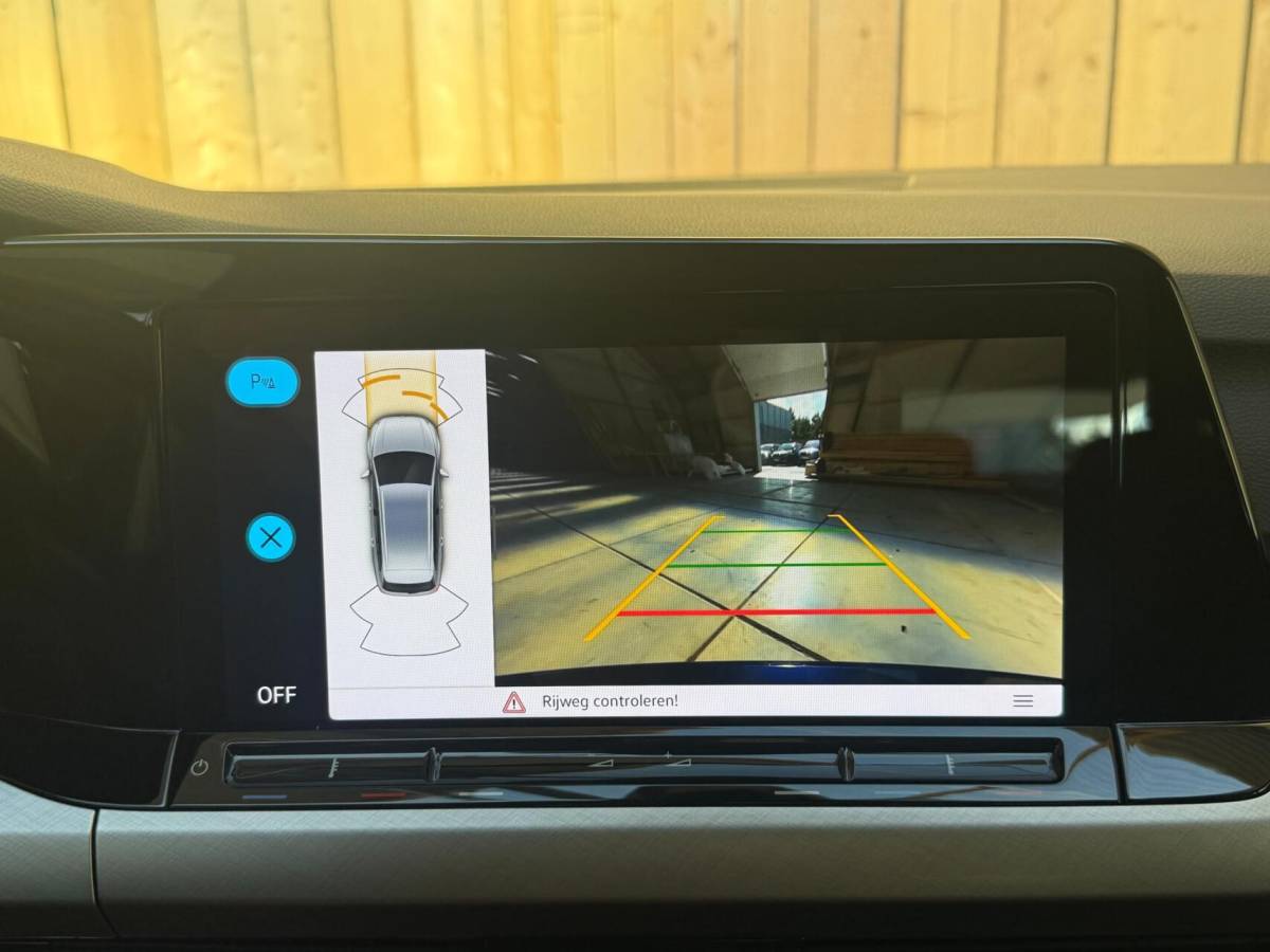 Volkswagen Golf Volkswagen Golf Variant 1.0 TSI Life Achteruitrijcamera | Apple CarPlay/Android Auto | Adaptieve cruise control | Climate control | LED verlichting | Navigatiesysteem | Parkeersensoren voor en achter