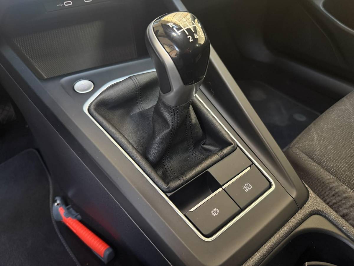 Volkswagen Golf Volkswagen Golf Variant 1.0 TSI Life Achteruitrijcamera | Apple CarPlay/Android Auto | Adaptieve cruise control | Climate control | LED verlichting | Navigatiesysteem | Parkeersensoren voor en achter