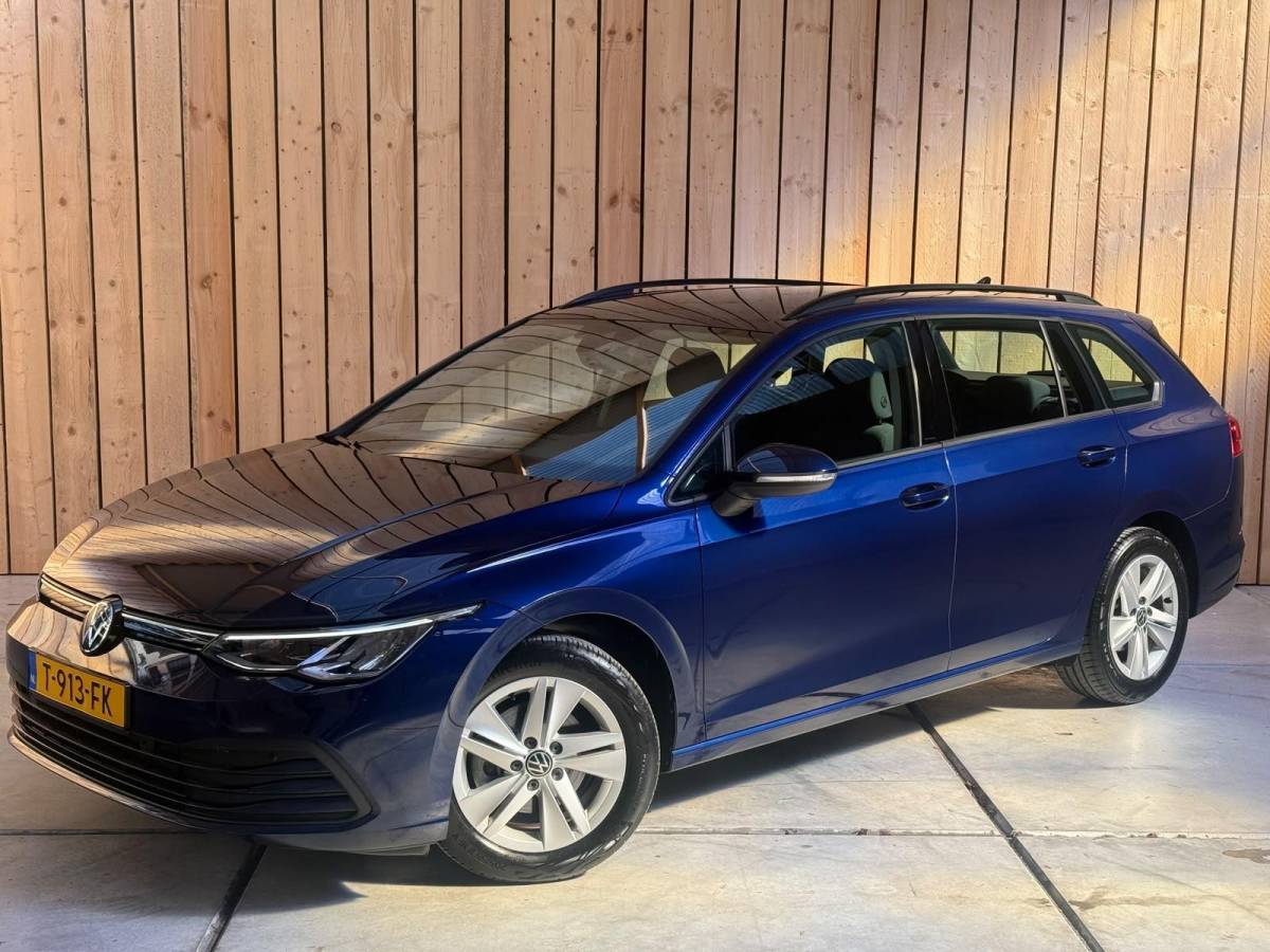 Volkswagen Golf Volkswagen Golf Variant 1.0 TSI Life Achteruitrijcamera | Apple CarPlay/Android Auto | Adaptieve cruise control | Climate control | LED verlichting | Navigatiesysteem | Parkeersensoren voor en achter