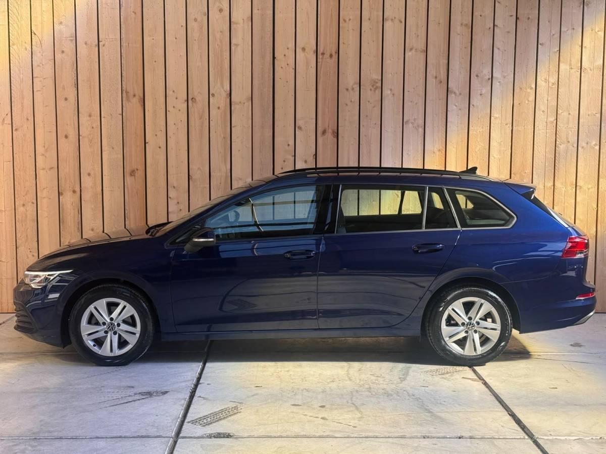Volkswagen Golf Volkswagen Golf Variant 1.0 TSI Life Achteruitrijcamera | Apple CarPlay/Android Auto | Adaptieve cruise control | Climate control | LED verlichting | Navigatiesysteem | Parkeersensoren voor en achter