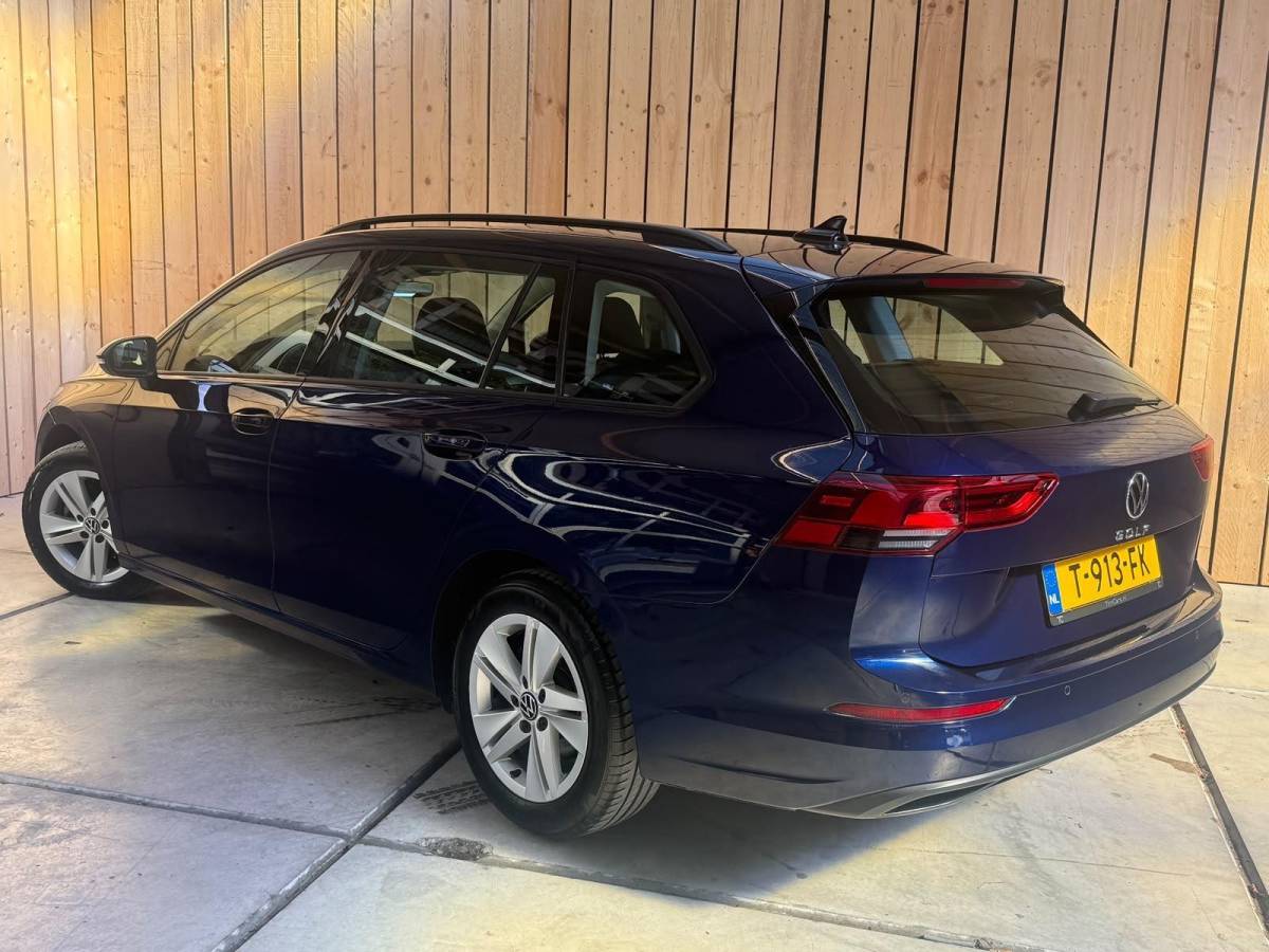 Volkswagen Golf Volkswagen Golf Variant 1.0 TSI Life Achteruitrijcamera | Apple CarPlay/Android Auto | Adaptieve cruise control | Climate control | LED verlichting | Navigatiesysteem | Parkeersensoren voor en achter