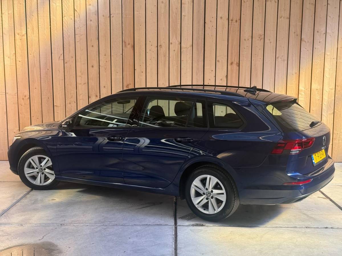 Volkswagen Golf Volkswagen Golf Variant 1.0 TSI Life Achteruitrijcamera | Apple CarPlay/Android Auto | Adaptieve cruise control | Climate control | LED verlichting | Navigatiesysteem | Parkeersensoren voor en achter
