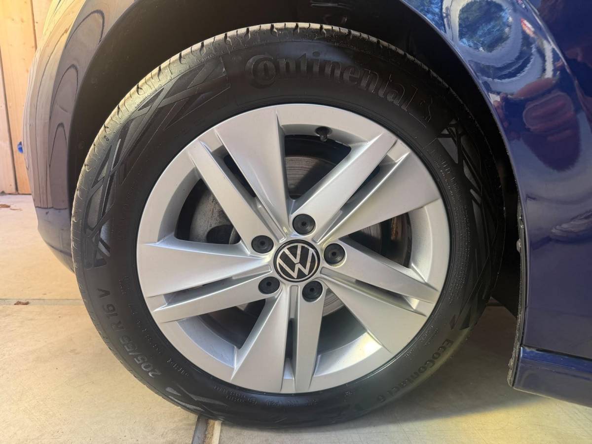 Volkswagen Golf Volkswagen Golf Variant 1.0 TSI Life Achteruitrijcamera | Apple CarPlay/Android Auto | Adaptieve cruise control | Climate control | LED verlichting | Navigatiesysteem | Parkeersensoren voor en achter