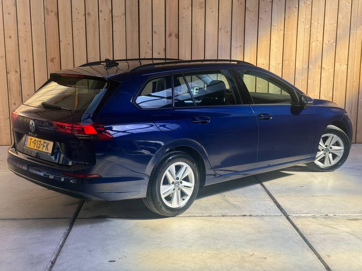Volkswagen Golf Volkswagen Golf Variant 1.0 TSI Life Achteruitrijcamera | Apple CarPlay/Android Auto | Adaptieve cruise control | Climate control | LED verlichting | Navigatiesysteem | Parkeersensoren voor en achter
