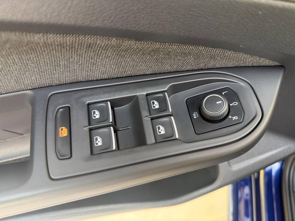 Volkswagen Golf Volkswagen Golf Variant 1.0 TSI Life Achteruitrijcamera | Apple CarPlay/Android Auto | Adaptieve cruise control | Climate control | LED verlichting | Navigatiesysteem | Parkeersensoren voor en achter