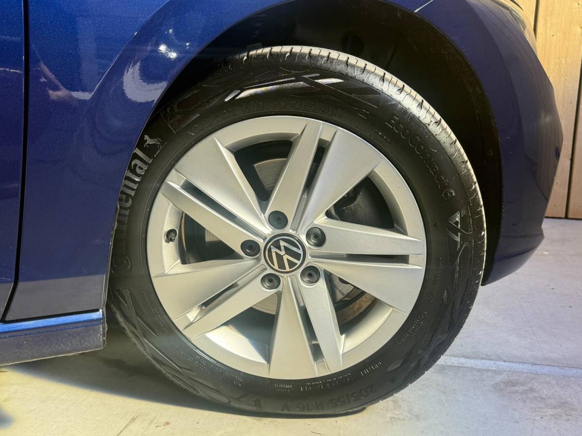 Volkswagen Golf Volkswagen Golf Variant 1.0 TSI Life Achteruitrijcamera | Apple CarPlay/Android Auto | Adaptieve cruise control | Climate control | LED verlichting | Navigatiesysteem | Parkeersensoren voor en achter