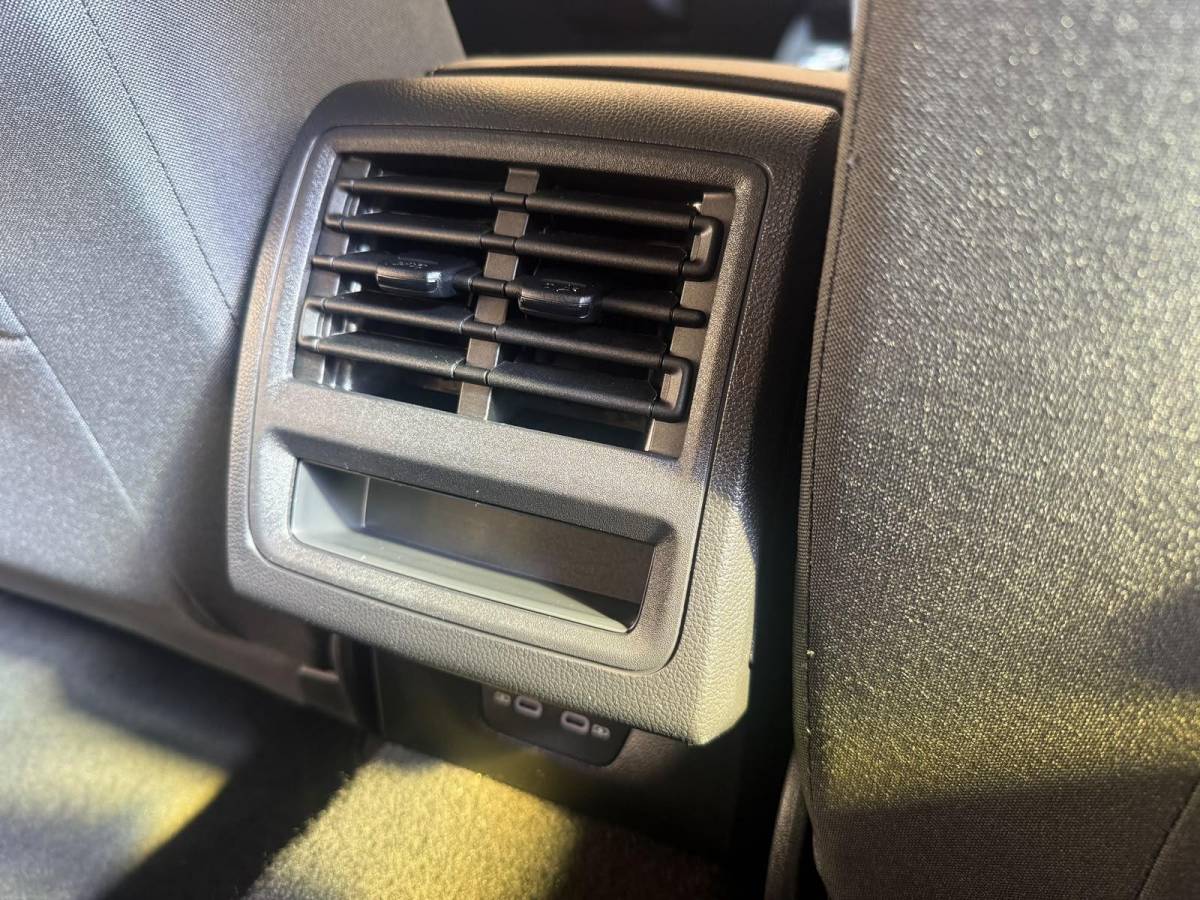 Volkswagen Golf Volkswagen Golf Variant 1.0 TSI Life Achteruitrijcamera | Apple CarPlay/Android Auto | Adaptieve cruise control | Climate control | LED verlichting | Navigatiesysteem | Parkeersensoren voor en achter