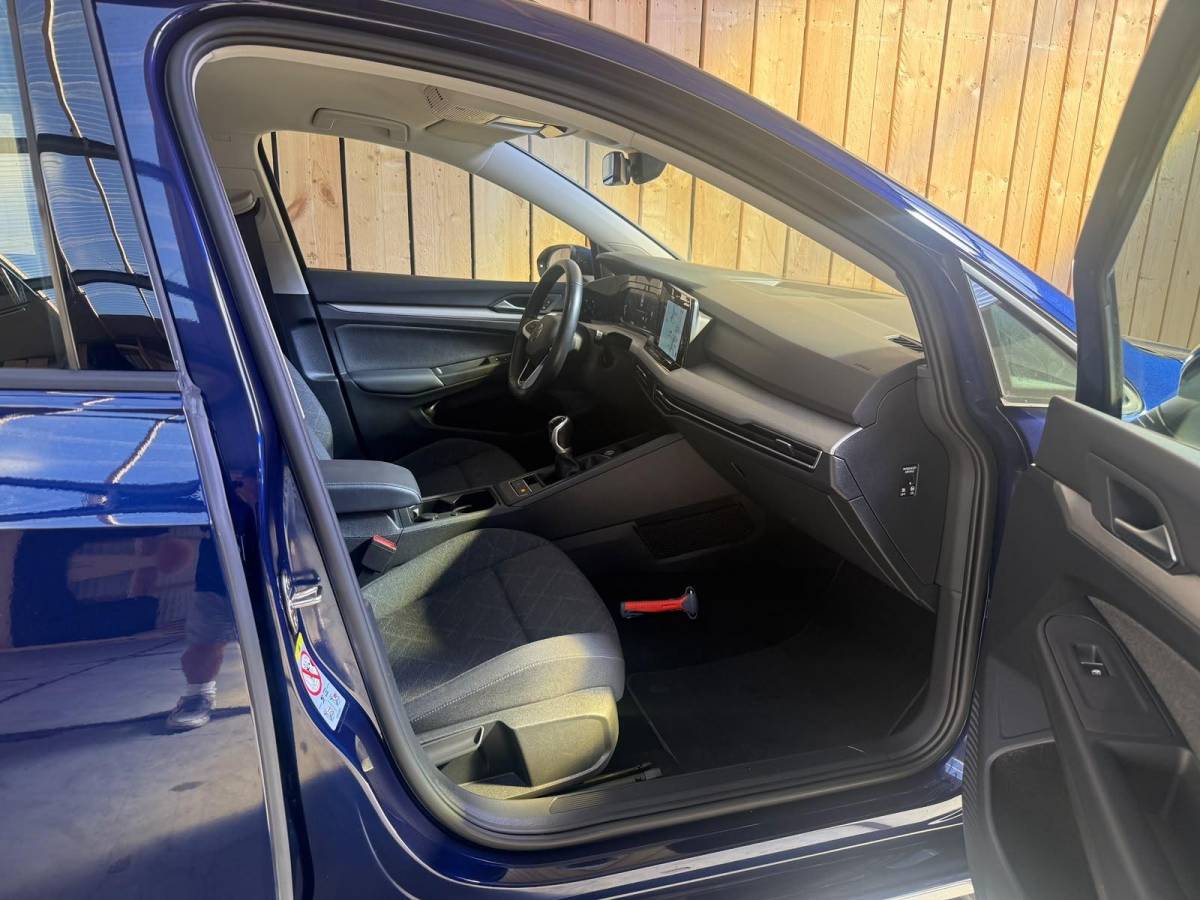 Volkswagen Golf Volkswagen Golf Variant 1.0 TSI Life Achteruitrijcamera | Apple CarPlay/Android Auto | Adaptieve cruise control | Climate control | LED verlichting | Navigatiesysteem | Parkeersensoren voor en achter