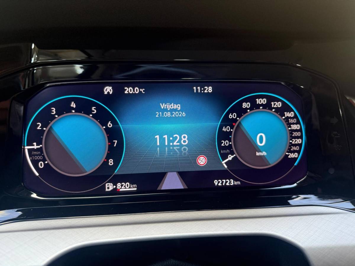 Volkswagen Golf Volkswagen Golf Variant 1.0 TSI Life Achteruitrijcamera | Apple CarPlay/Android Auto | Adaptieve cruise control | Climate control | LED verlichting | Navigatiesysteem | Parkeersensoren voor en achter
