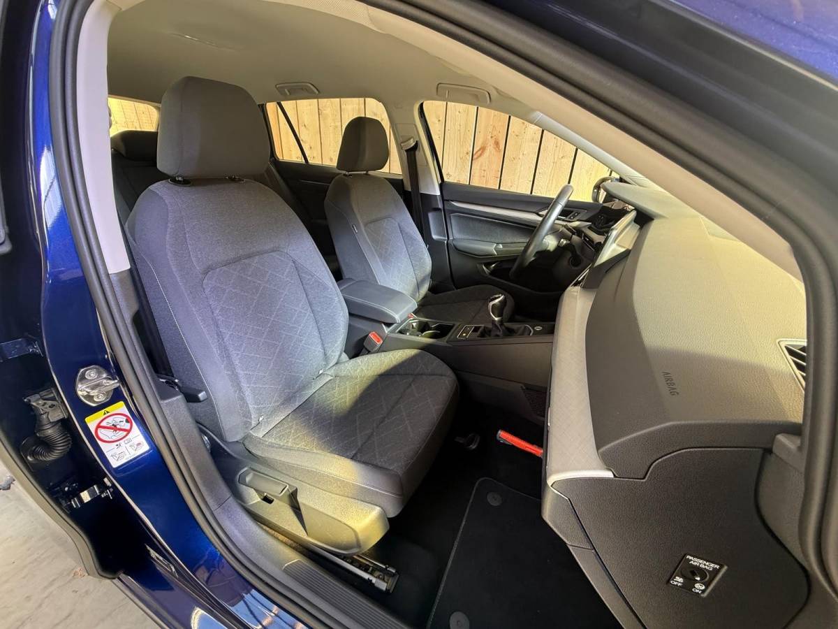 Volkswagen Golf Volkswagen Golf Variant 1.0 TSI Life Achteruitrijcamera | Apple CarPlay/Android Auto | Adaptieve cruise control | Climate control | LED verlichting | Navigatiesysteem | Parkeersensoren voor en achter