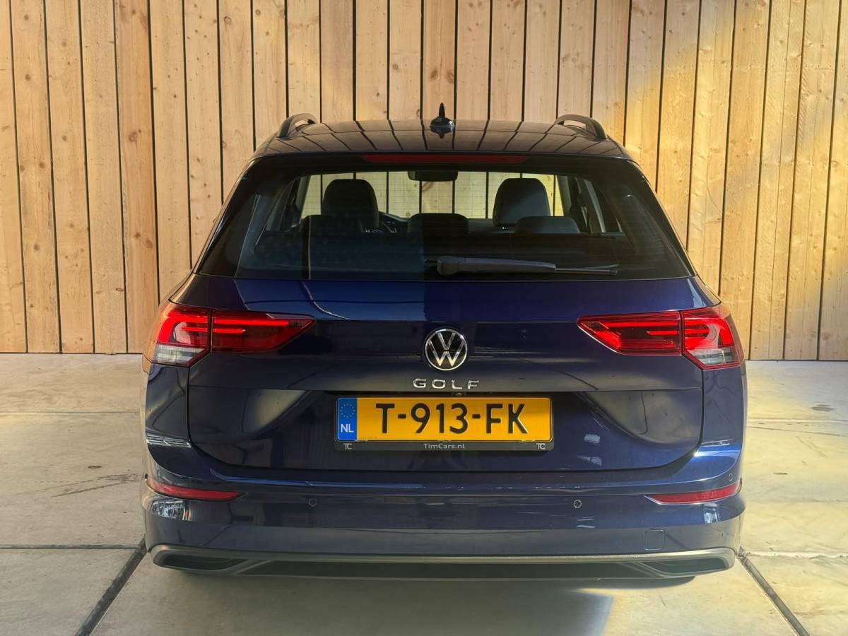 Volkswagen Golf Volkswagen Golf Variant 1.0 TSI Life Achteruitrijcamera | Apple CarPlay/Android Auto | Adaptieve cruise control | Climate control | LED verlichting | Navigatiesysteem | Parkeersensoren voor en achter
