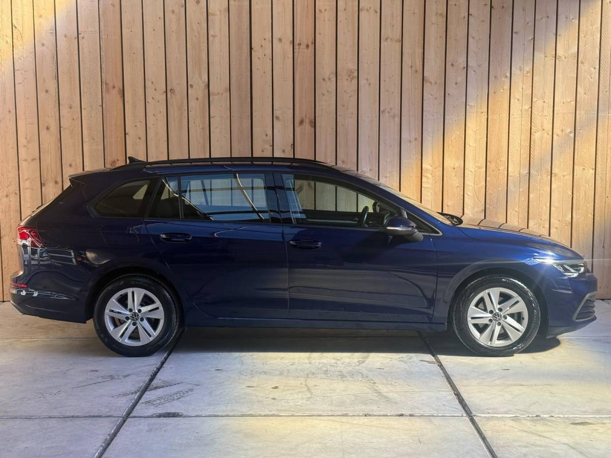 Volkswagen Golf Volkswagen Golf Variant 1.0 TSI Life Achteruitrijcamera | Apple CarPlay/Android Auto | Adaptieve cruise control | Climate control | LED verlichting | Navigatiesysteem | Parkeersensoren voor en achter
