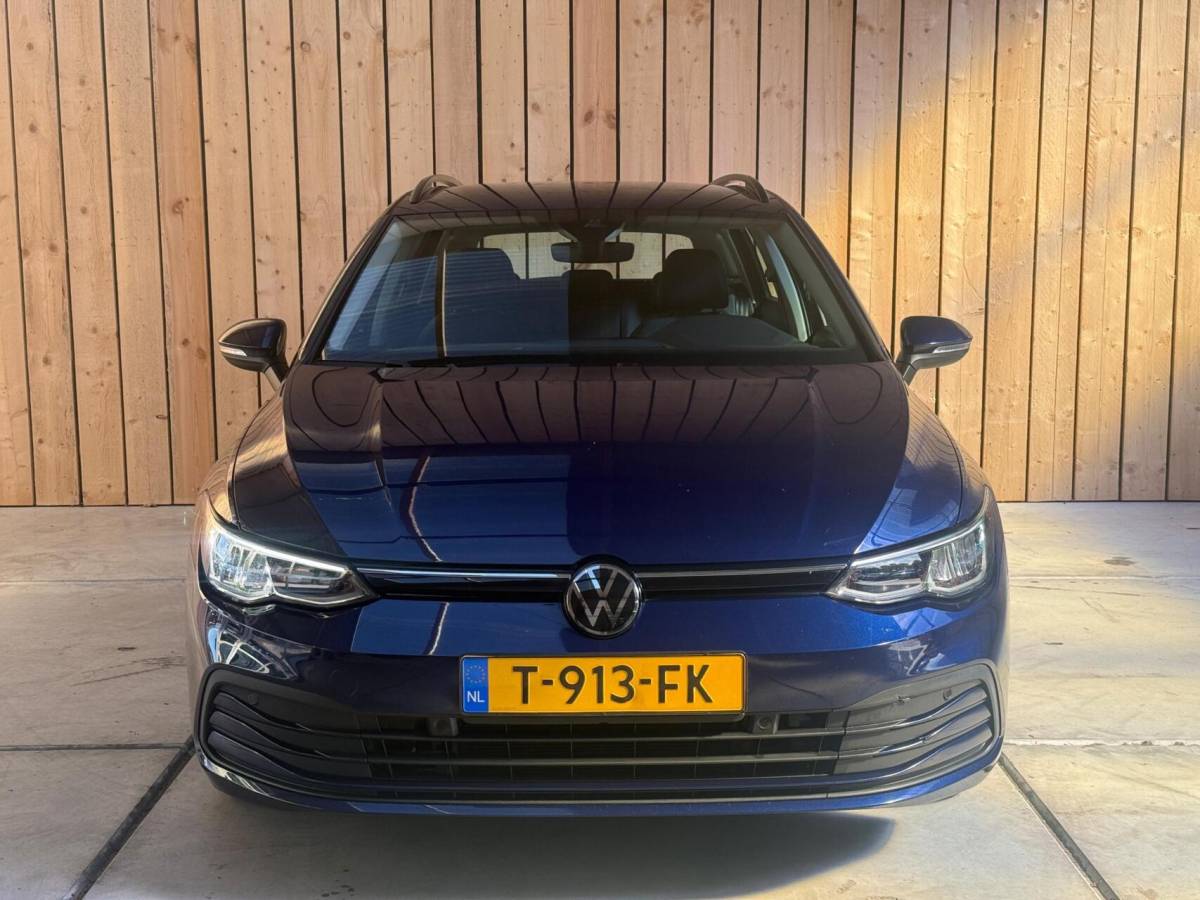 Volkswagen Golf Volkswagen Golf Variant 1.0 TSI Life Achteruitrijcamera | Apple CarPlay/Android Auto | Adaptieve cruise control | Climate control | LED verlichting | Navigatiesysteem | Parkeersensoren voor en achter