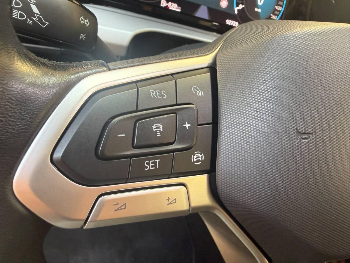 Volkswagen Golf Volkswagen Golf Variant 1.0 TSI Life Achteruitrijcamera | Apple CarPlay/Android Auto | Adaptieve cruise control | Climate control | LED verlichting | Navigatiesysteem | Parkeersensoren voor en achter