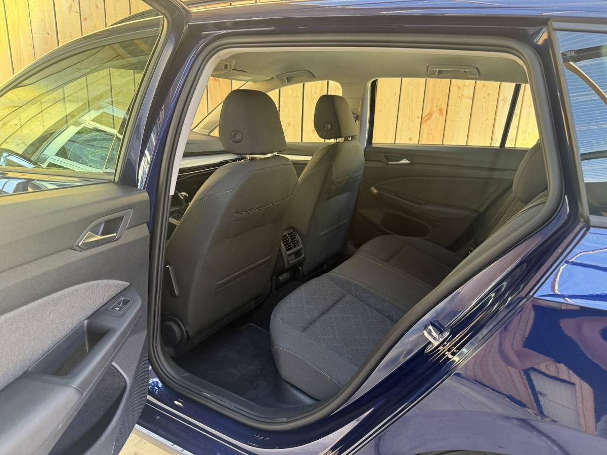 Volkswagen Golf Volkswagen Golf Variant 1.0 TSI Life Achteruitrijcamera | Apple CarPlay/Android Auto | Adaptieve cruise control | Climate control | LED verlichting | Navigatiesysteem | Parkeersensoren voor en achter