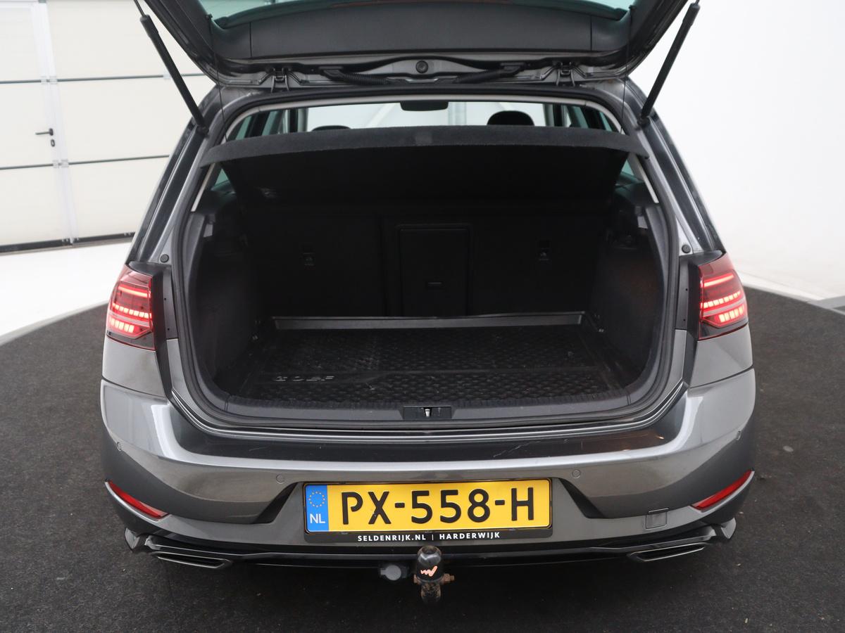 Volkswagen Golf Volkswagen Golf 1.5 TSI Highline Business R | Adaptive cruise | Stoelverwarming | Climate control | Navigatie | Carplay | Virtueel dashboard | Park assist | Trekhaak | 17″ velgen