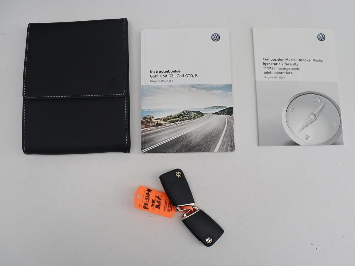 Volkswagen Golf Volkswagen Golf 1.5 TSI Highline Business R | Adaptive cruise | Stoelverwarming | Climate control | Navigatie | Carplay | Virtueel dashboard | Park assist | Trekhaak | 17″ velgen