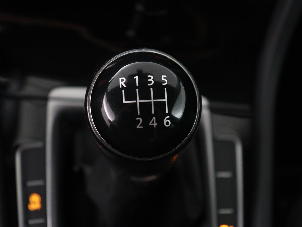 Volkswagen Golf Volkswagen Golf 1.5 TSI Highline Business R | Adaptive cruise | Stoelverwarming | Climate control | Navigatie | Carplay | Virtueel dashboard | Park assist | Trekhaak | 17″ velgen