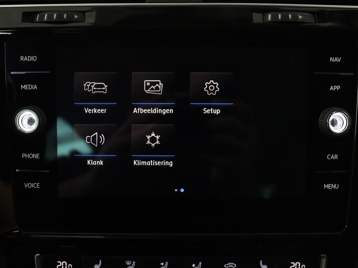 Volkswagen Golf Volkswagen Golf 1.5 TSI Highline Business R | Adaptive cruise | Stoelverwarming | Climate control | Navigatie | Carplay | Virtueel dashboard | Park assist | Trekhaak | 17″ velgen