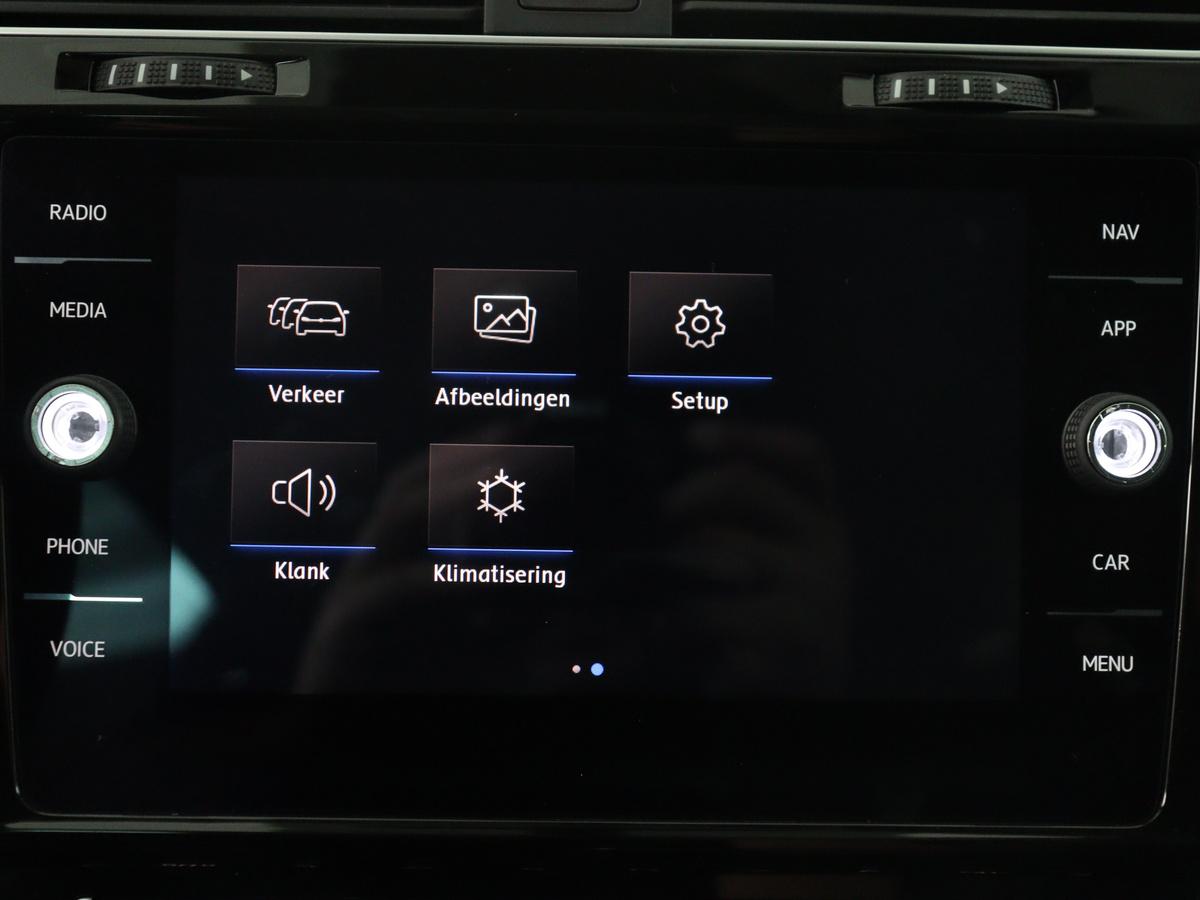 Volkswagen Golf Volkswagen Golf 1.5 TSI Highline Business R | Adaptive cruise | Stoelverwarming | Climate control | Navigatie | Carplay | Virtueel dashboard | Park assist | Trekhaak | 17″ velgen