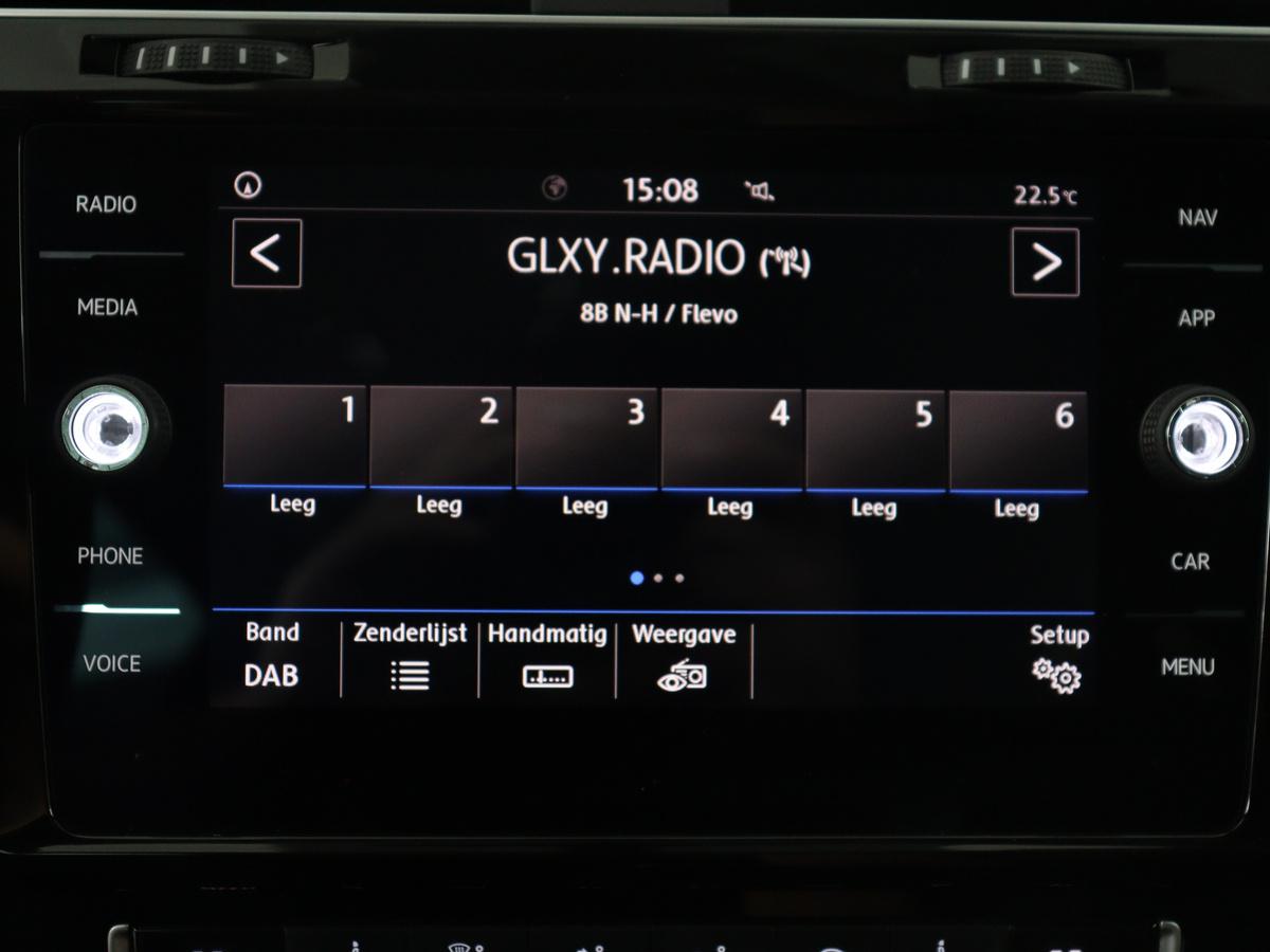 Volkswagen Golf Volkswagen Golf 1.5 TSI Highline Business R | Adaptive cruise | Stoelverwarming | Climate control | Navigatie | Carplay | Virtueel dashboard | Park assist | Trekhaak | 17″ velgen