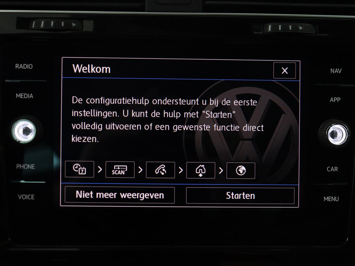 Volkswagen Golf Volkswagen Golf 1.5 TSI Highline Business R | Adaptive cruise | Stoelverwarming | Climate control | Navigatie | Carplay | Virtueel dashboard | Park assist | Trekhaak | 17″ velgen