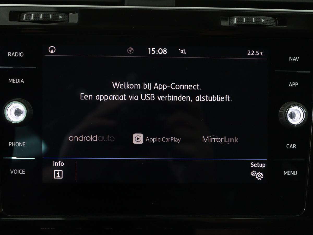 Volkswagen Golf Volkswagen Golf 1.5 TSI Highline Business R | Adaptive cruise | Stoelverwarming | Climate control | Navigatie | Carplay | Virtueel dashboard | Park assist | Trekhaak | 17″ velgen