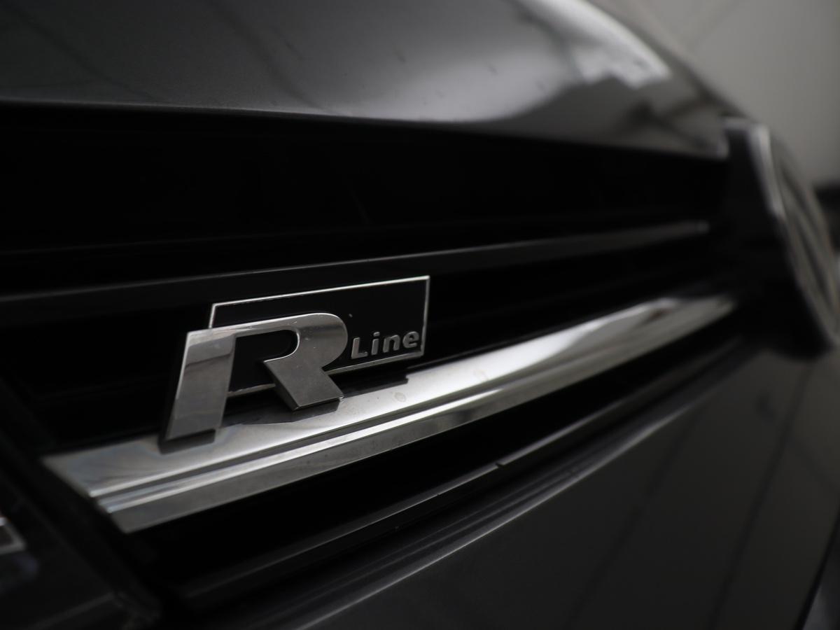 Volkswagen Golf Volkswagen Golf 1.5 TSI Highline Business R | Adaptive cruise | Stoelverwarming | Climate control | Navigatie | Carplay | Virtueel dashboard | Park assist | Trekhaak | 17″ velgen