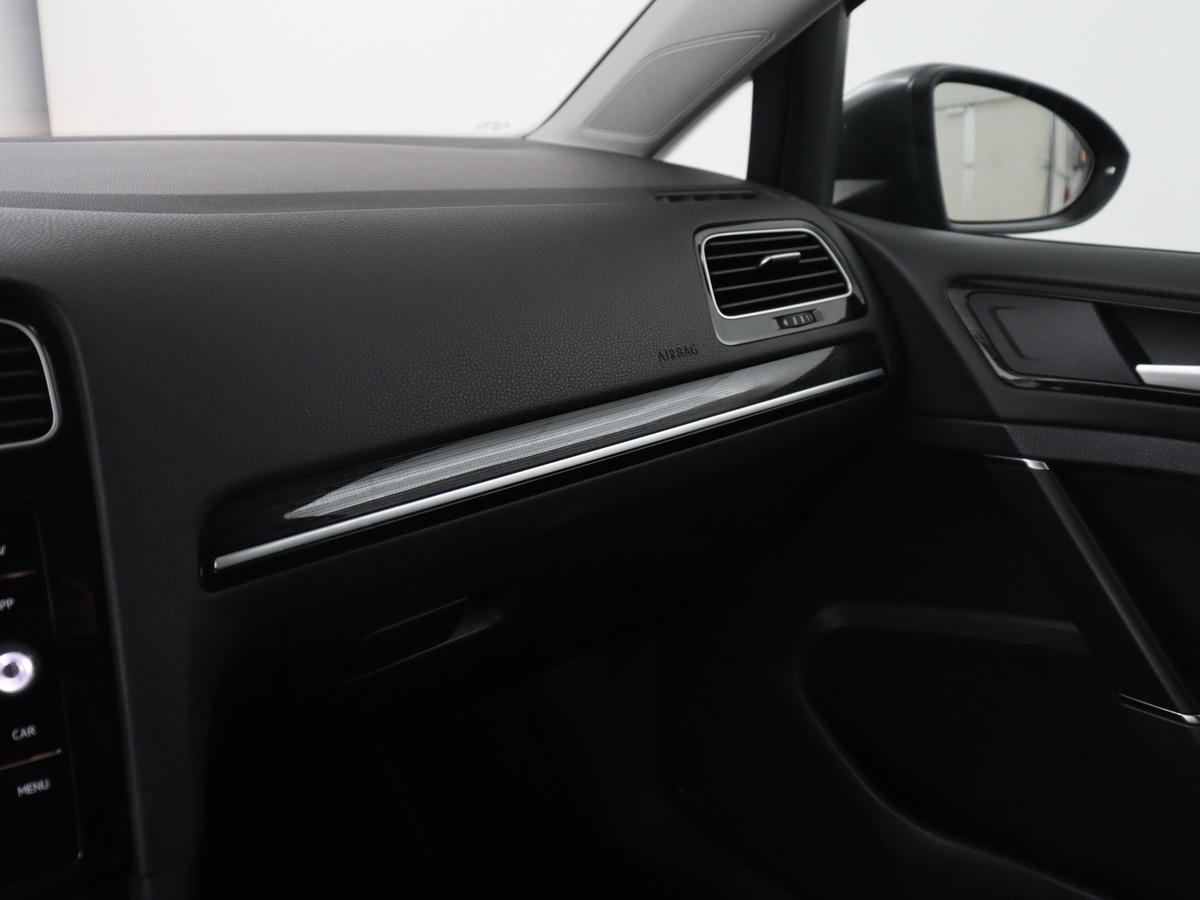 Volkswagen Golf Volkswagen Golf 1.5 TSI Highline Business R | Adaptive cruise | Stoelverwarming | Climate control | Navigatie | Carplay | Virtueel dashboard | Park assist | Trekhaak | 17″ velgen