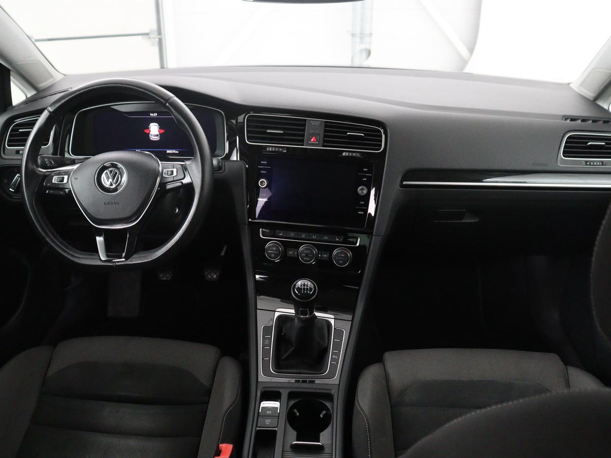 Volkswagen Golf Volkswagen Golf 1.5 TSI Highline Business R | Adaptive cruise | Stoelverwarming | Climate control | Navigatie | Carplay | Virtueel dashboard | Park assist | Trekhaak | 17″ velgen