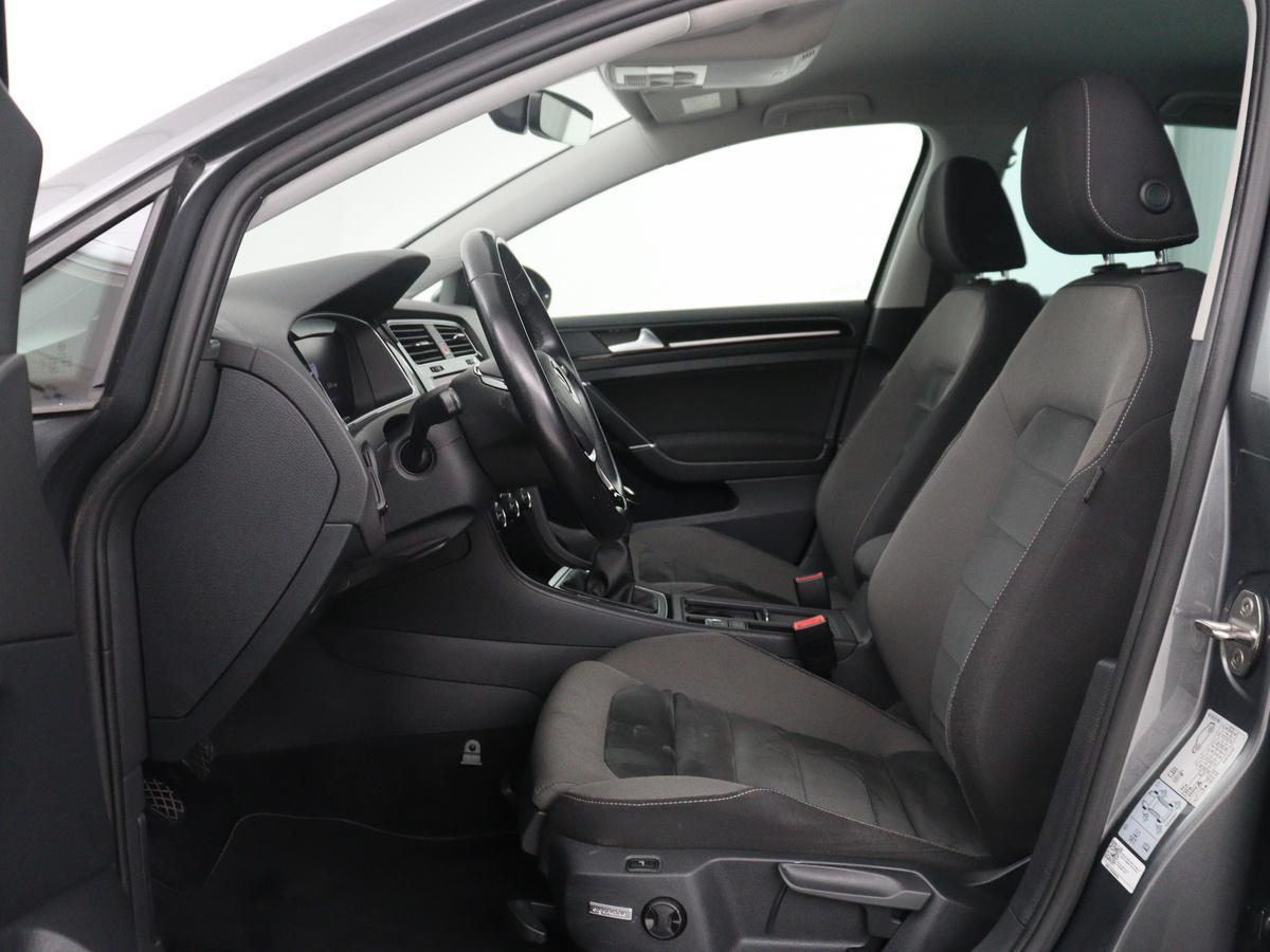 Volkswagen Golf Volkswagen Golf 1.5 TSI Highline Business R | Adaptive cruise | Stoelverwarming | Climate control | Navigatie | Carplay | Virtueel dashboard | Park assist | Trekhaak | 17″ velgen
