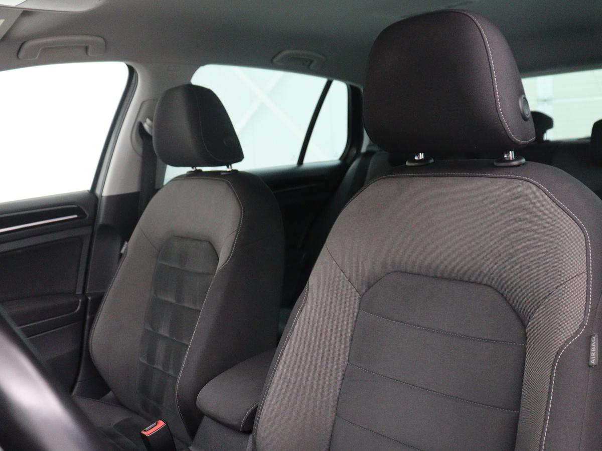 Volkswagen Golf Volkswagen Golf 1.5 TSI Highline Business R | Adaptive cruise | Stoelverwarming | Climate control | Navigatie | Carplay | Virtueel dashboard | Park assist | Trekhaak | 17″ velgen