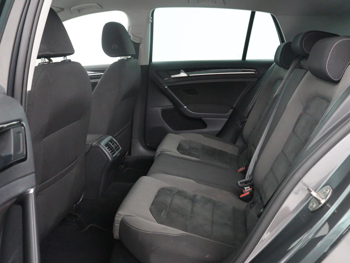 Volkswagen Golf Volkswagen Golf 1.5 TSI Highline Business R | Adaptive cruise | Stoelverwarming | Climate control | Navigatie | Carplay | Virtueel dashboard | Park assist | Trekhaak | 17″ velgen
