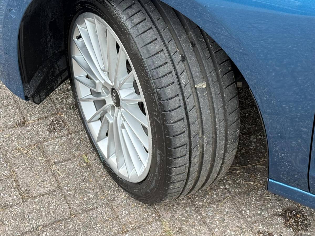 Audi A3 Audi A3 Sportback 35 TFSI Pro Line met leder interieur