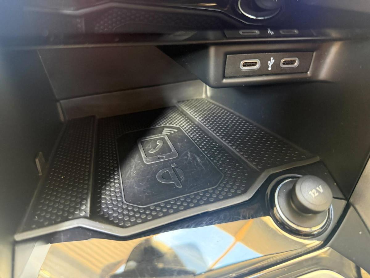 Volkswagen T-Roc Volkswagen T-Roc 1.0 TSI Life Business Achteruitrijcamera | Apple CarPlay/Android Auto | Adaptieve cruise control | Climate control | DAB ontvangst | Digitale cockpit | LED koplampen | Voorstoelen verwarmd | Parkeersensoren voor en achter