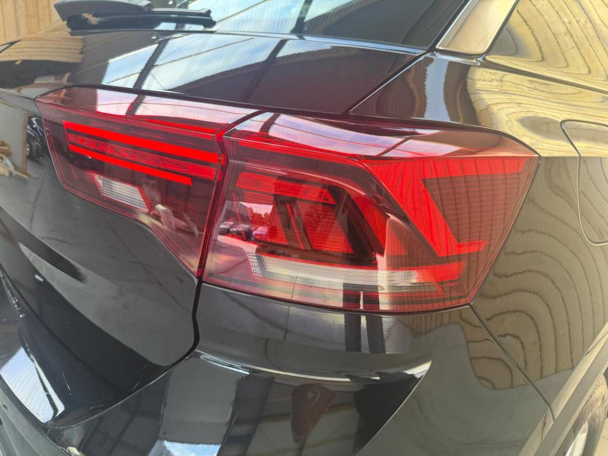 Volkswagen T-Roc Volkswagen T-Roc 1.0 TSI Life Business Achteruitrijcamera | Apple CarPlay/Android Auto | Adaptieve cruise control | Climate control | DAB ontvangst | Digitale cockpit | LED koplampen | Voorstoelen verwarmd | Parkeersensoren voor en achter