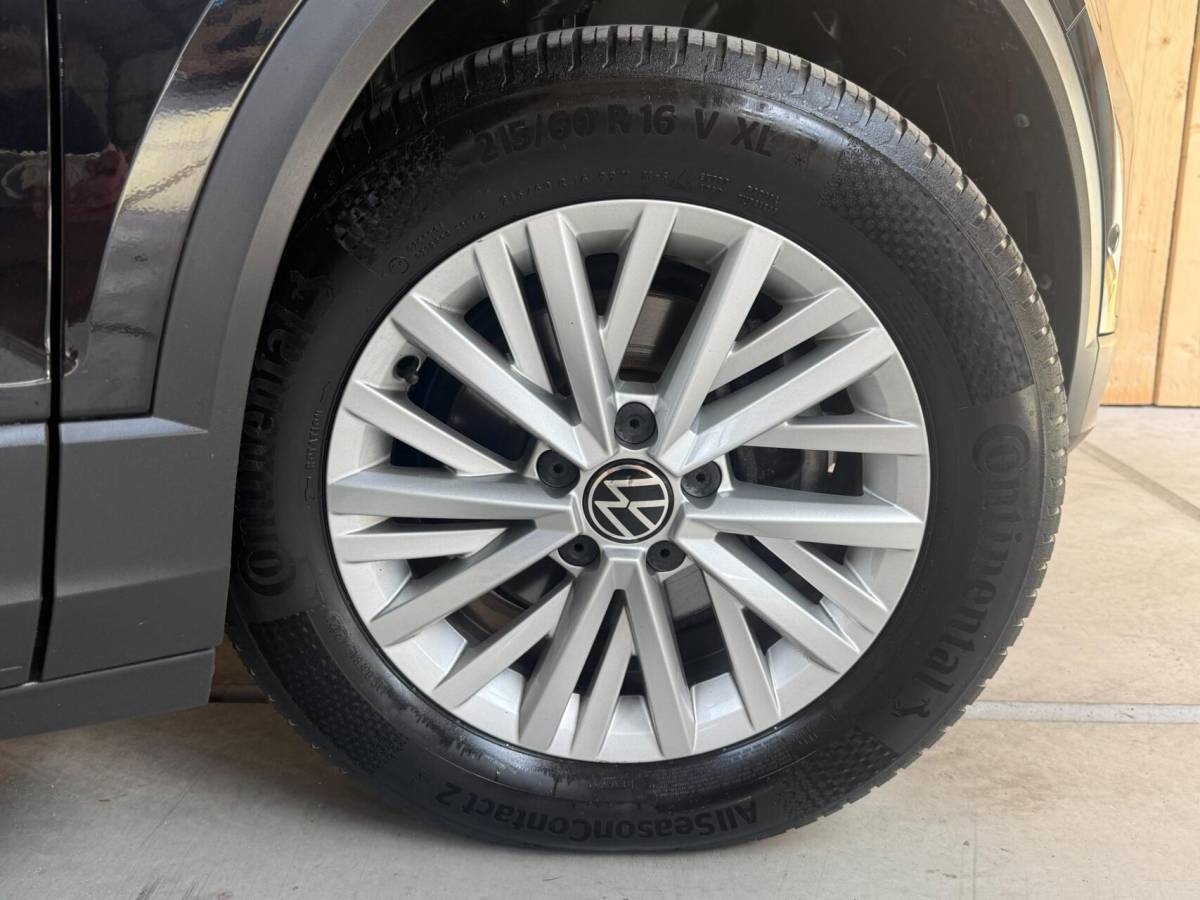 Volkswagen T-Roc Volkswagen T-Roc 1.0 TSI Life Business Achteruitrijcamera | Apple CarPlay/Android Auto | Adaptieve cruise control | Climate control | DAB ontvangst | Digitale cockpit | LED koplampen | Voorstoelen verwarmd | Parkeersensoren voor en achter