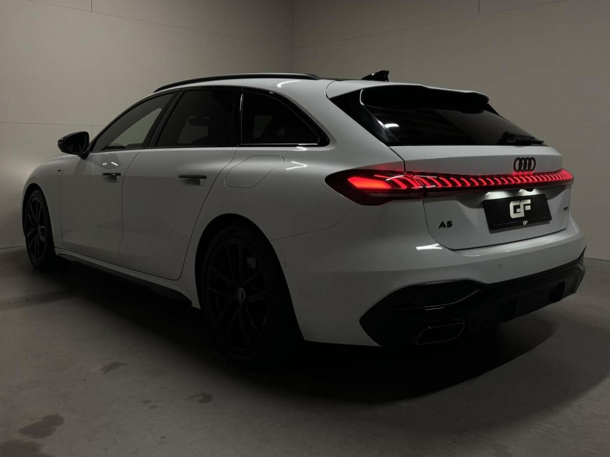Audi A5 Audi A5 Avant 2.0 e-hybrid quattro S-Line Competition Pano 360° RS-Seats Passenger display